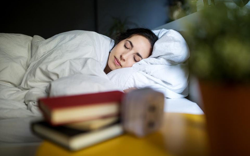 How To Turn Your Brain Off At Night, According To A Sleep Psychologist